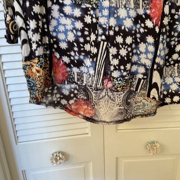 MINKPINK Women’s Blouse Mixed Print Hi Lo Lightweight Collared Button Front, XS - Picture 6 of 14